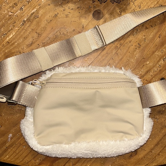 cream lululemon fanny pack Everywhere Belt Bag 1L (Neo Mint) Lululemon Everywhere Belt Bag 1L